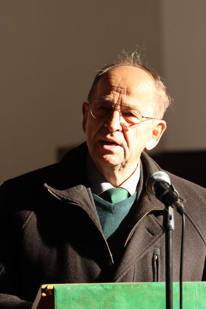 Dr. Gerhard Schneider hält Ansprache im Gottesdienst